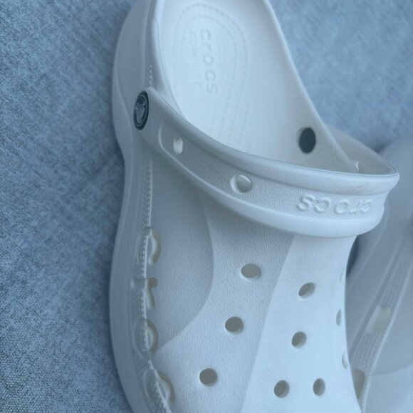 Size 10 White Baya Crocs - Picture 3 of 4